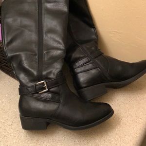 Black zip boots Wide width